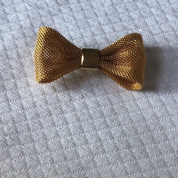 Gold mesh Brooch- perfectly timed to adorn your lapel or hat.1.5” - Picture 4 of 6